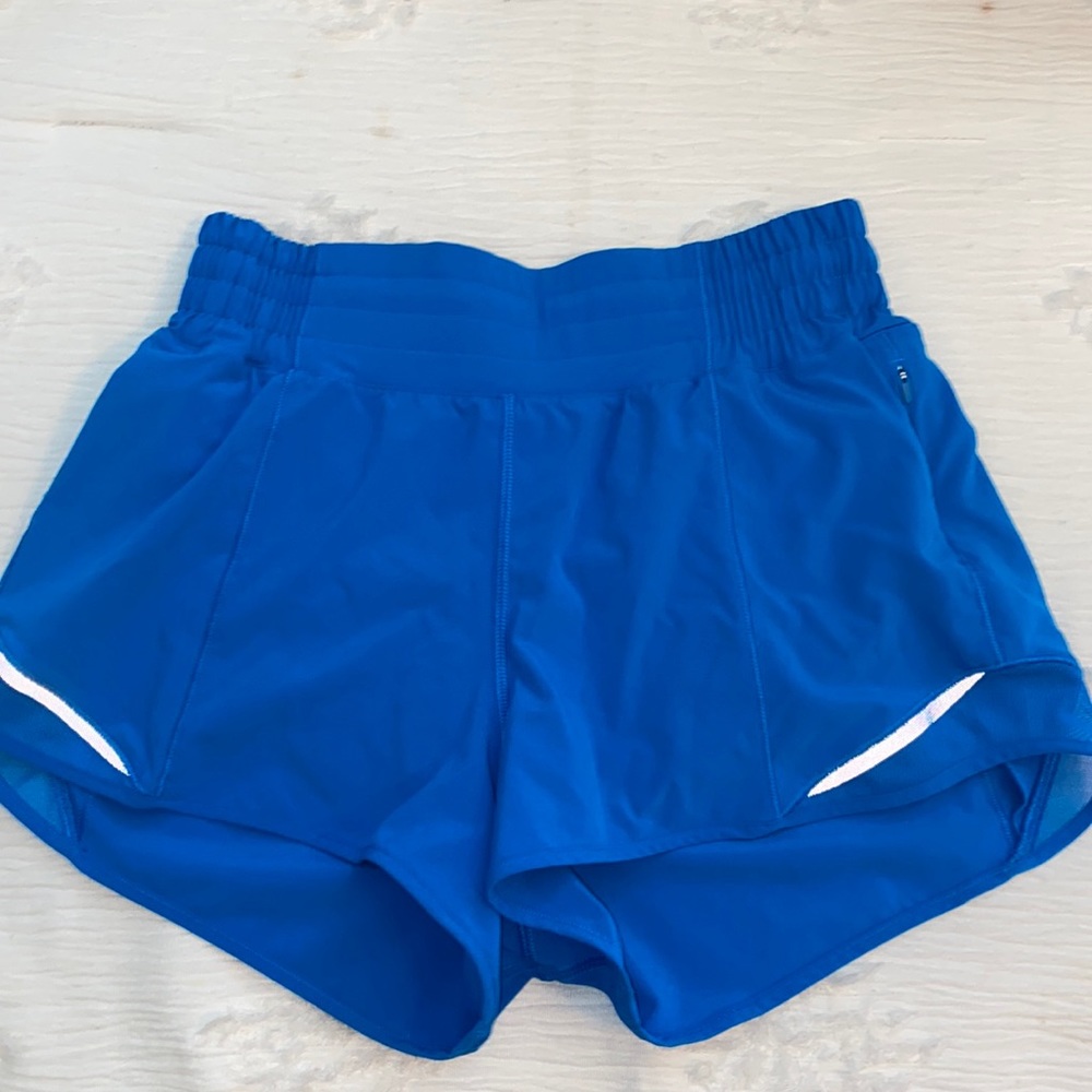 Used great condition Lulu high rise hottie hot size 4 2.5” poolside blue shorts